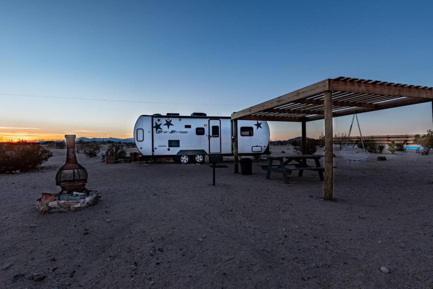 Jt Village Campground - Star Stream Joshua Tree Buitenkant foto